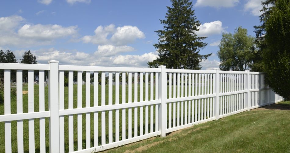 White vinyl fence- Big Easy Fences