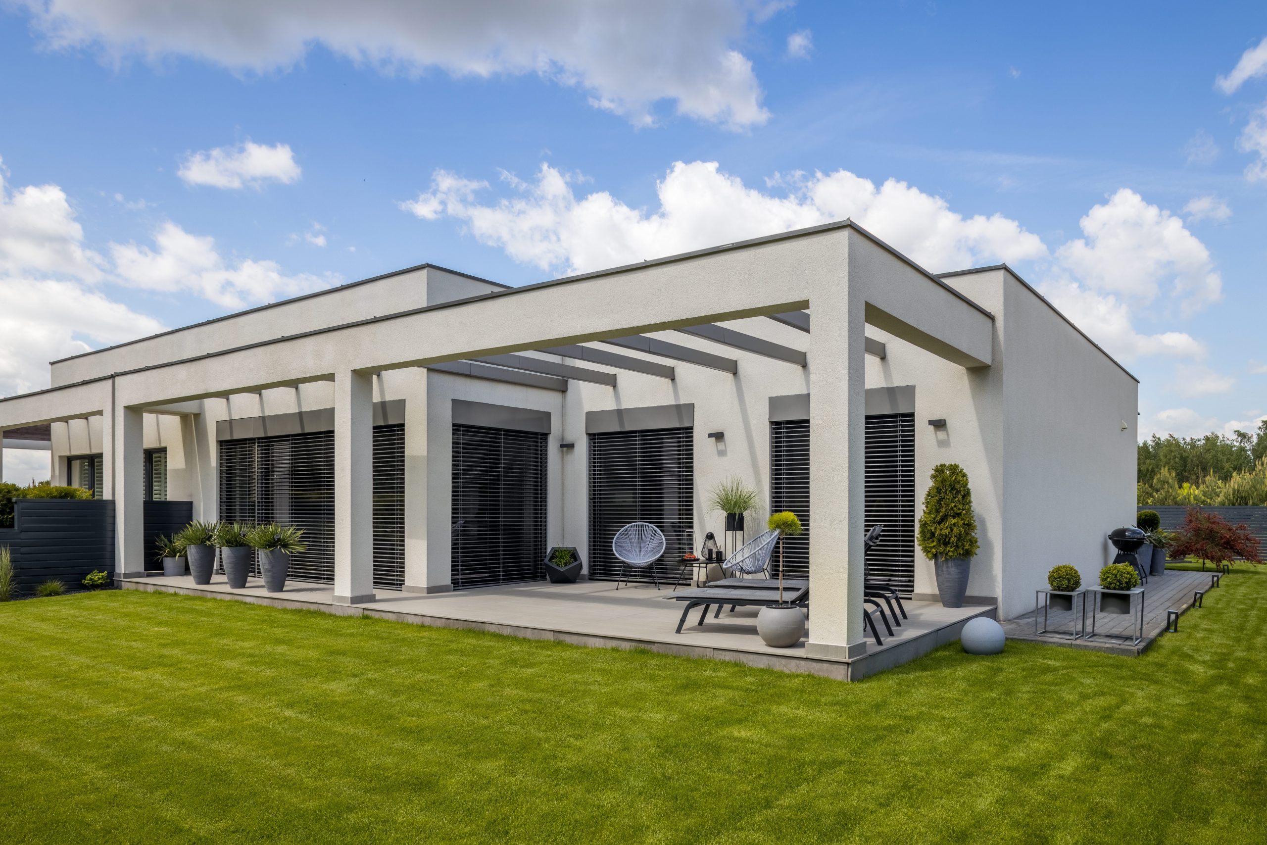Attached white pergola - Big Easy Fences